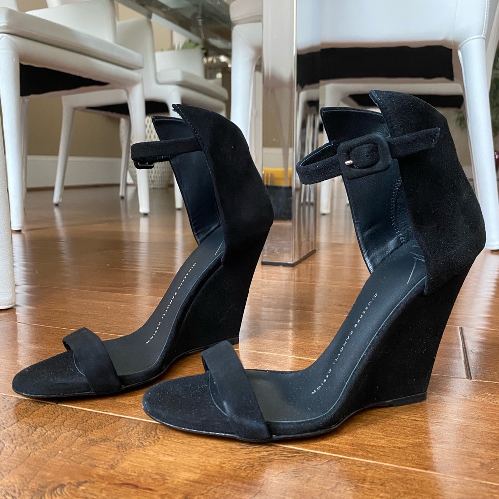 Elegant Black Wedge Sandals